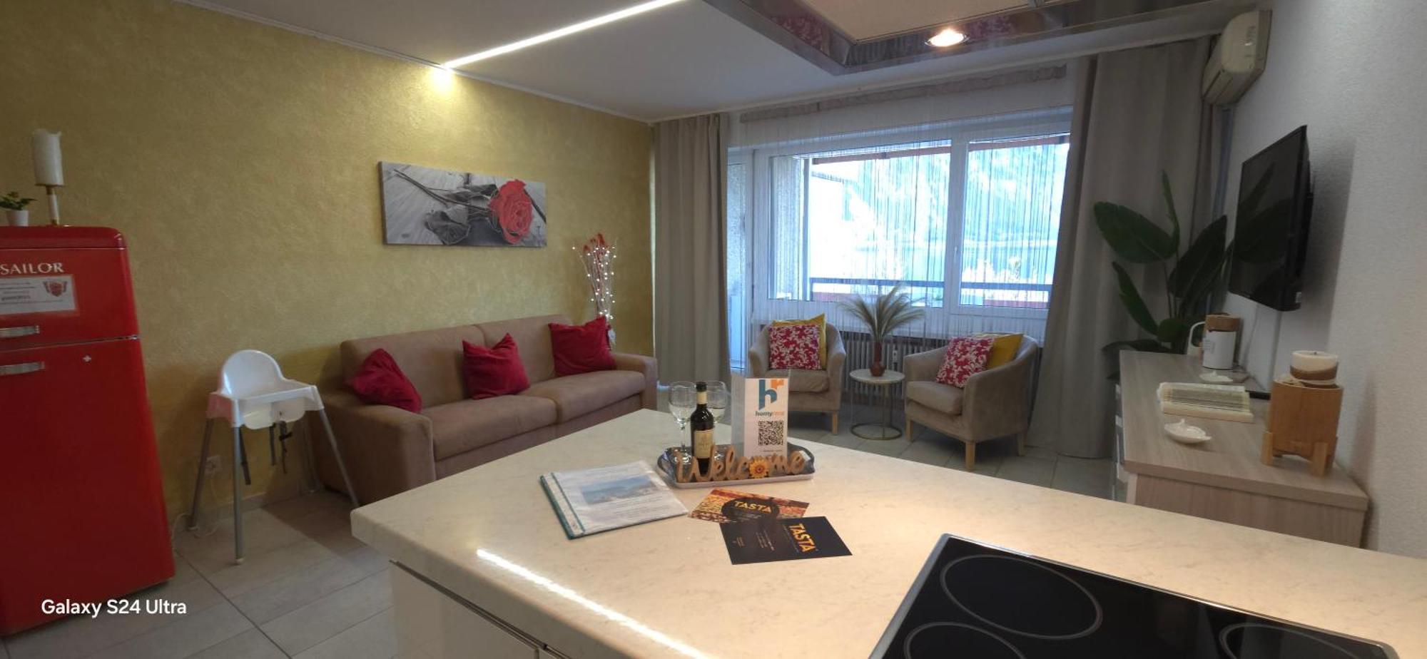 Relax-Lugano Lake Bissone Bilik gambar